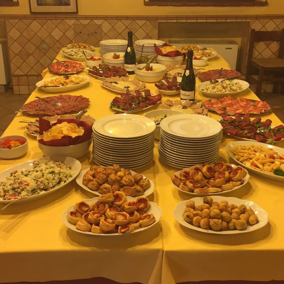 tavolo buffet.jpg